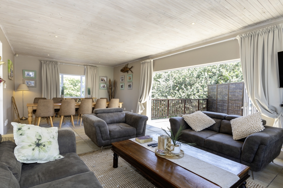 5 Bedroom Property for Sale in West Beach Eastern Cape